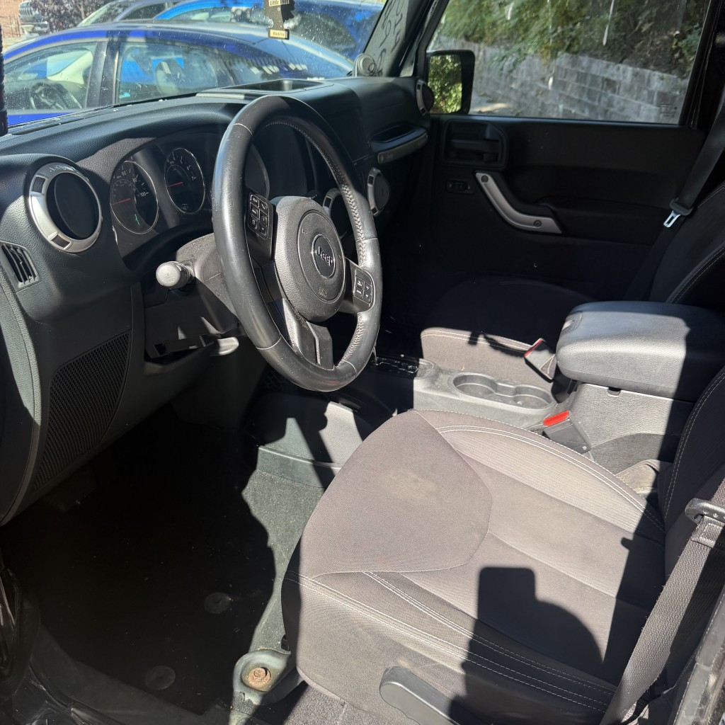 2014 Jeep Wrangler Unlimited Sahara - Photo 6