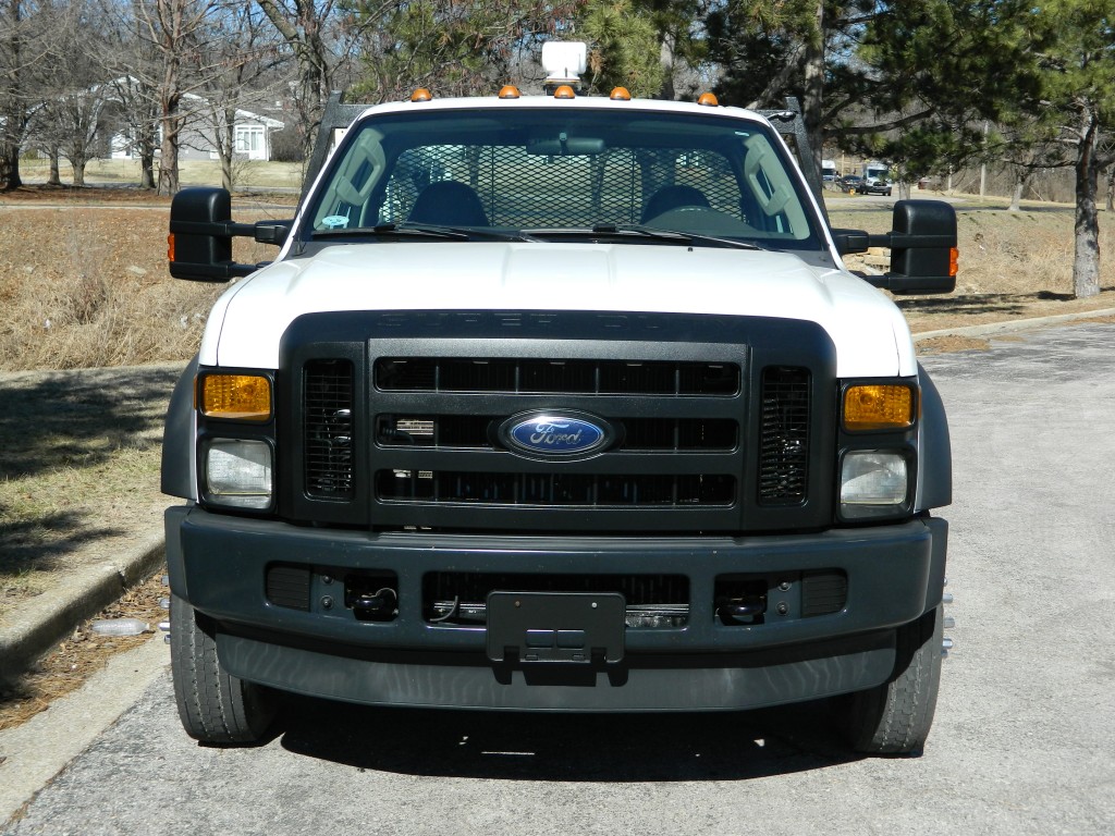 2009 Ford F-550 - Photo 2