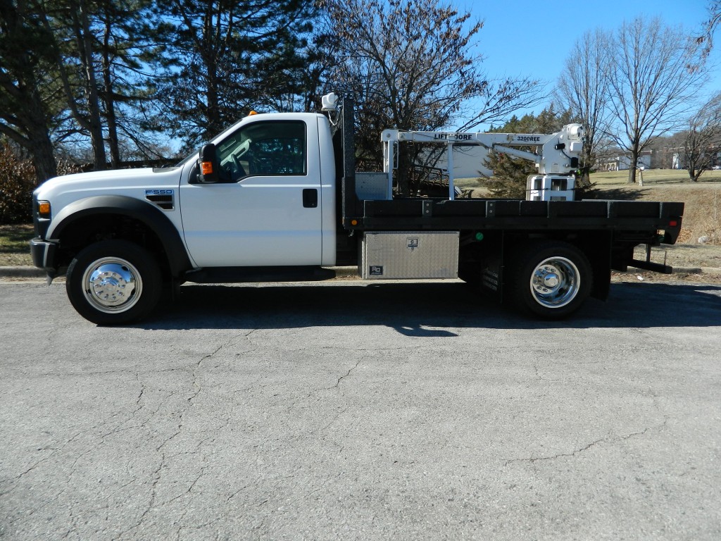 2009 Ford F-550 - Photo 4