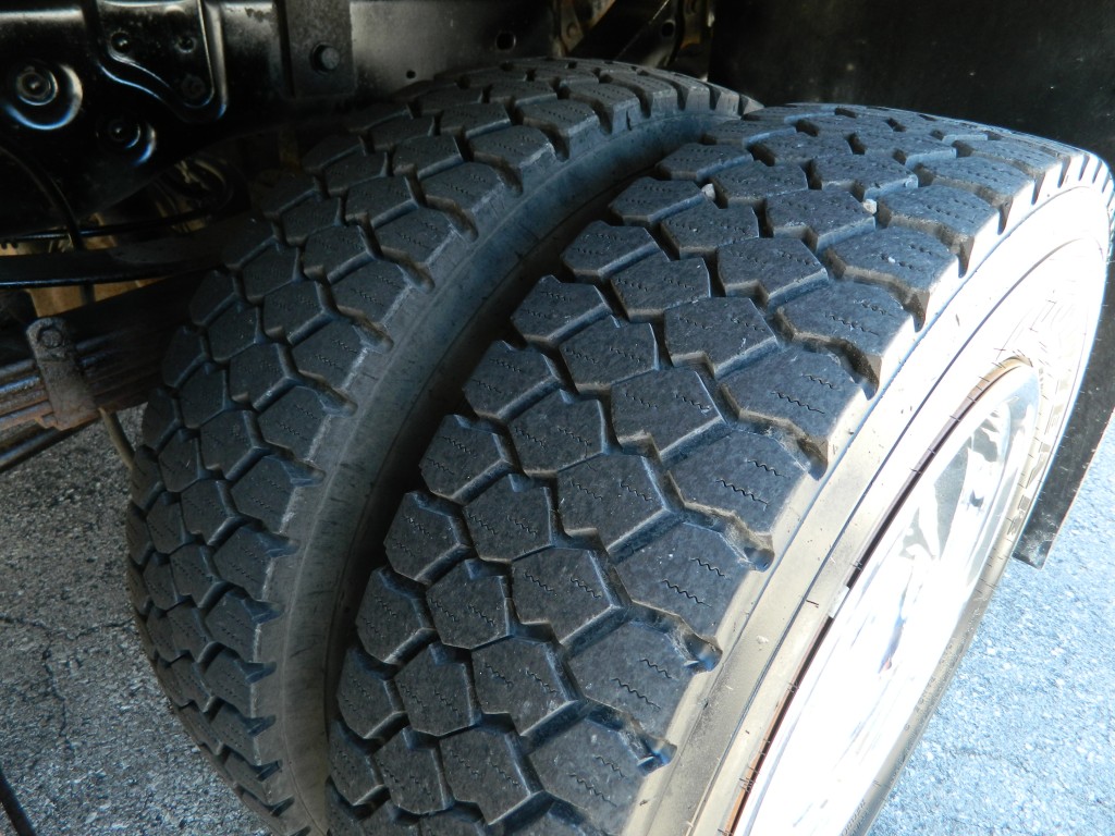 2009 Ford F-550 - Photo 11