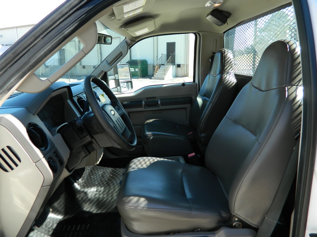 2009 Ford F-550 - Photo 14