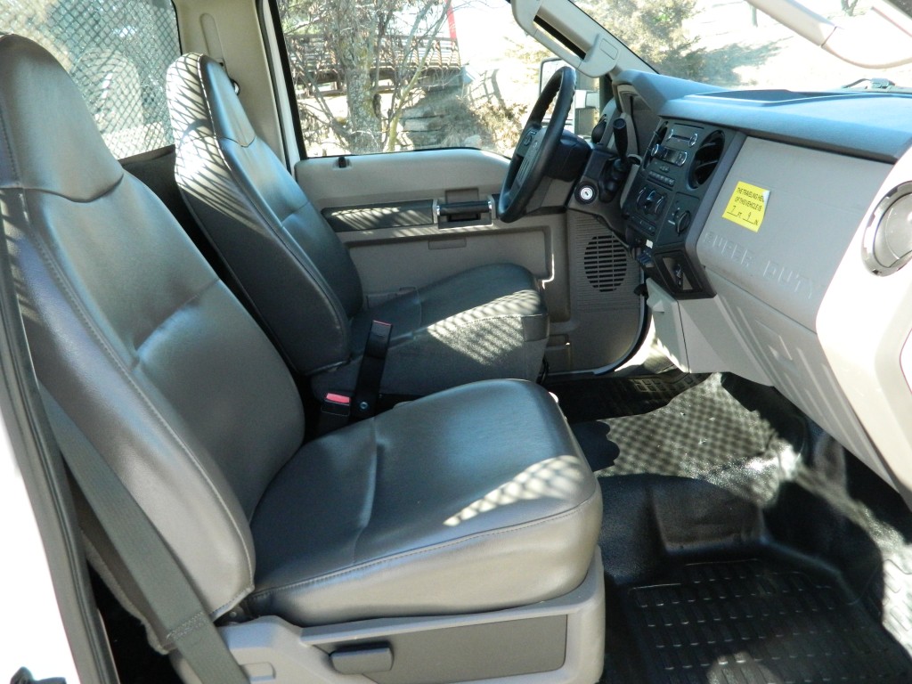 2009 Ford F-550 - Photo 15