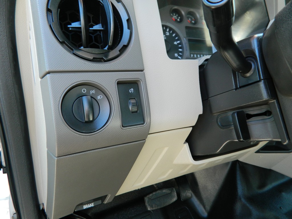 2009 Ford F-550 - Photo 18