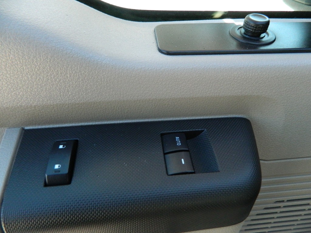2009 Ford F-550 - Photo 19